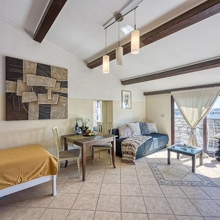 Old Town Apartments In Umag Bagian luar foto