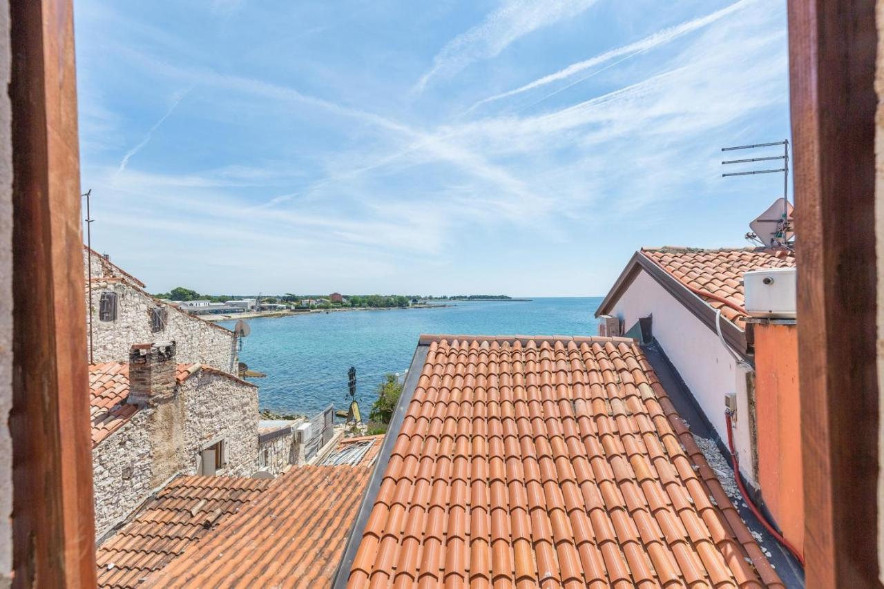 Old Town Apartments In Umag Bagian luar foto