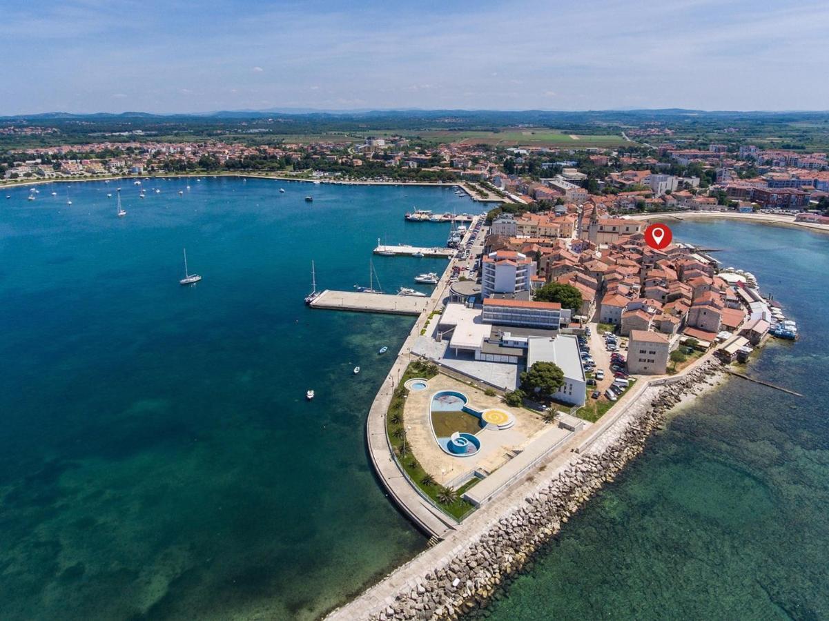Old Town Apartments In Umag Bagian luar foto
