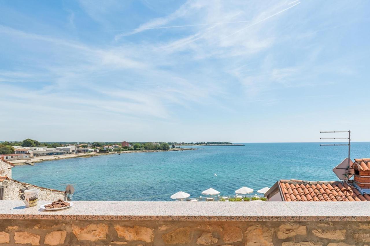 Old Town Apartments In Umag Bagian luar foto