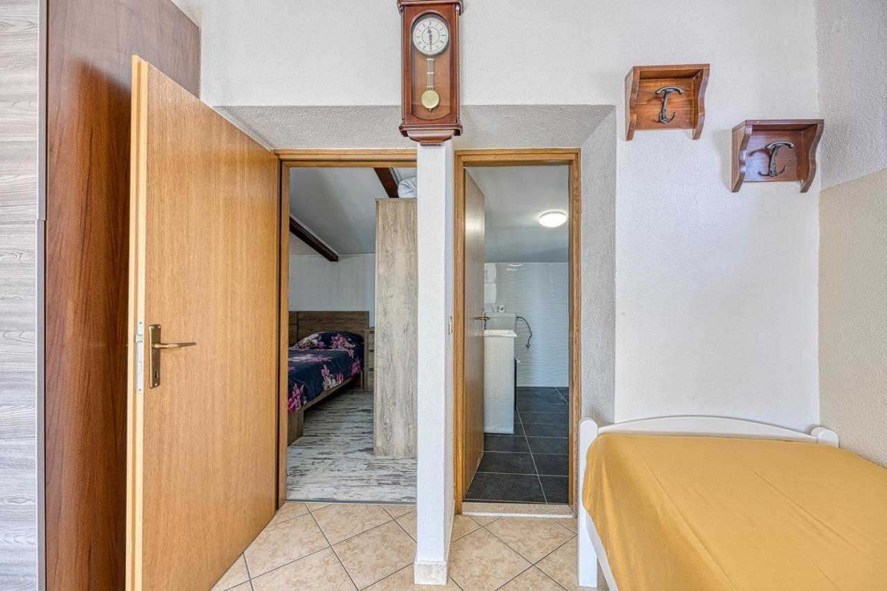 Old Town Apartments In Umag Bagian luar foto