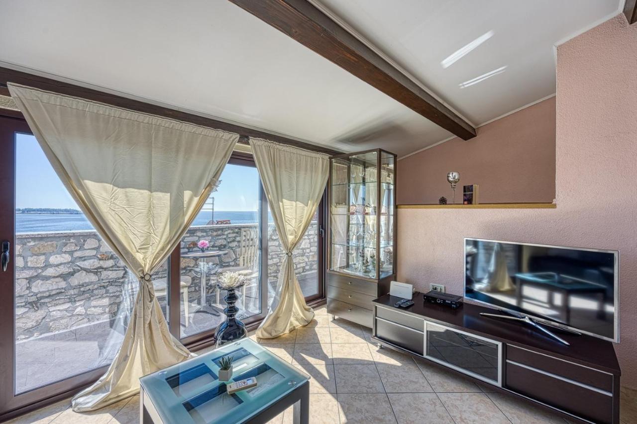 Old Town Apartments In Umag Bagian luar foto