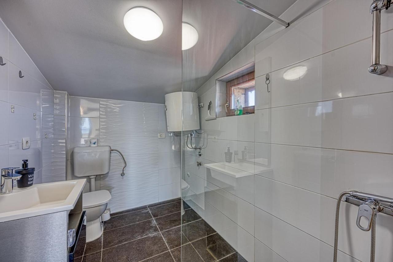 Old Town Apartments In Umag Bagian luar foto