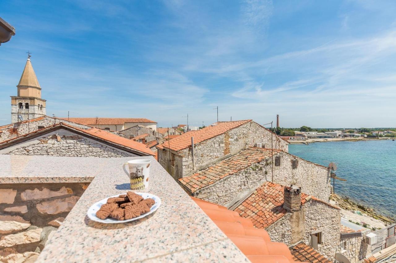 Old Town Apartments In Umag Bagian luar foto