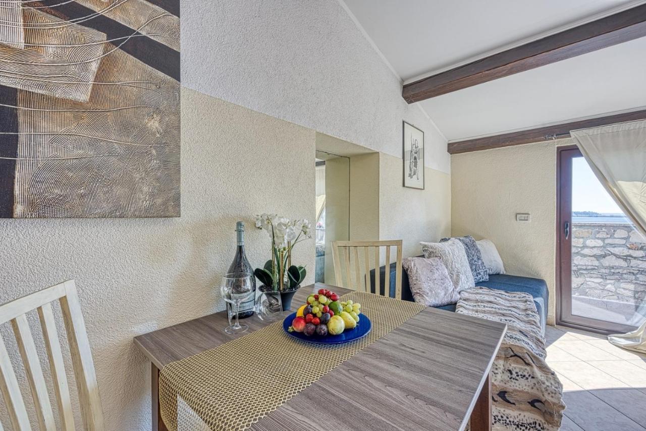Old Town Apartments In Umag Bagian luar foto